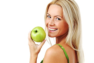 woman holding green Apple fruit