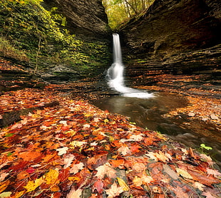 waterfalls between brown rock formation, glen falls HD wallpaper