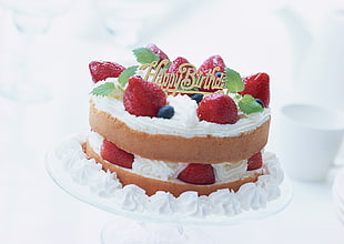 Birthday cake with strawberries HD wallpaper