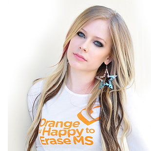 Avril Lavigne wearing orange happy to erase ms shirt HD wallpaper