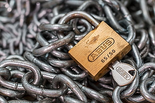 brown Abuds padlock with silver key and silver chains HD wallpaper