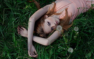 woman laying on bed of dandelion HD wallpaper
