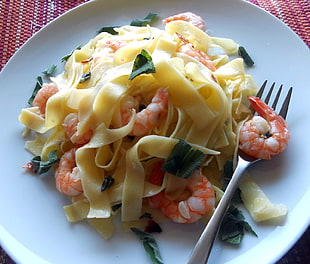 plate of shrimp pasta HD wallpaper