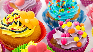 four variety flavor of cupcakes HD wallpaper