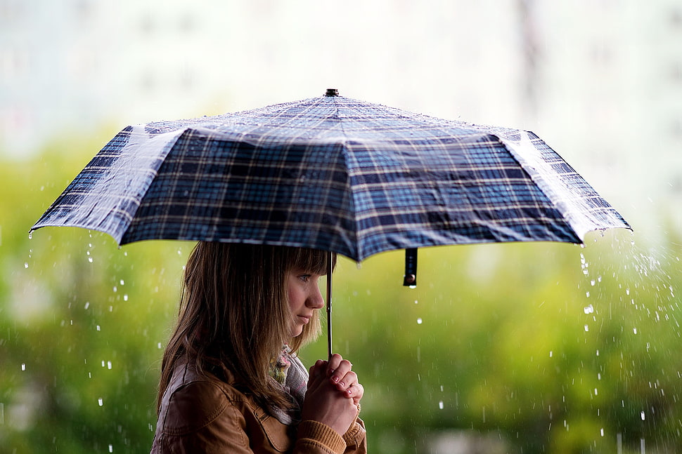 woman with umbrella under the rain close up photography HD wallpaper
