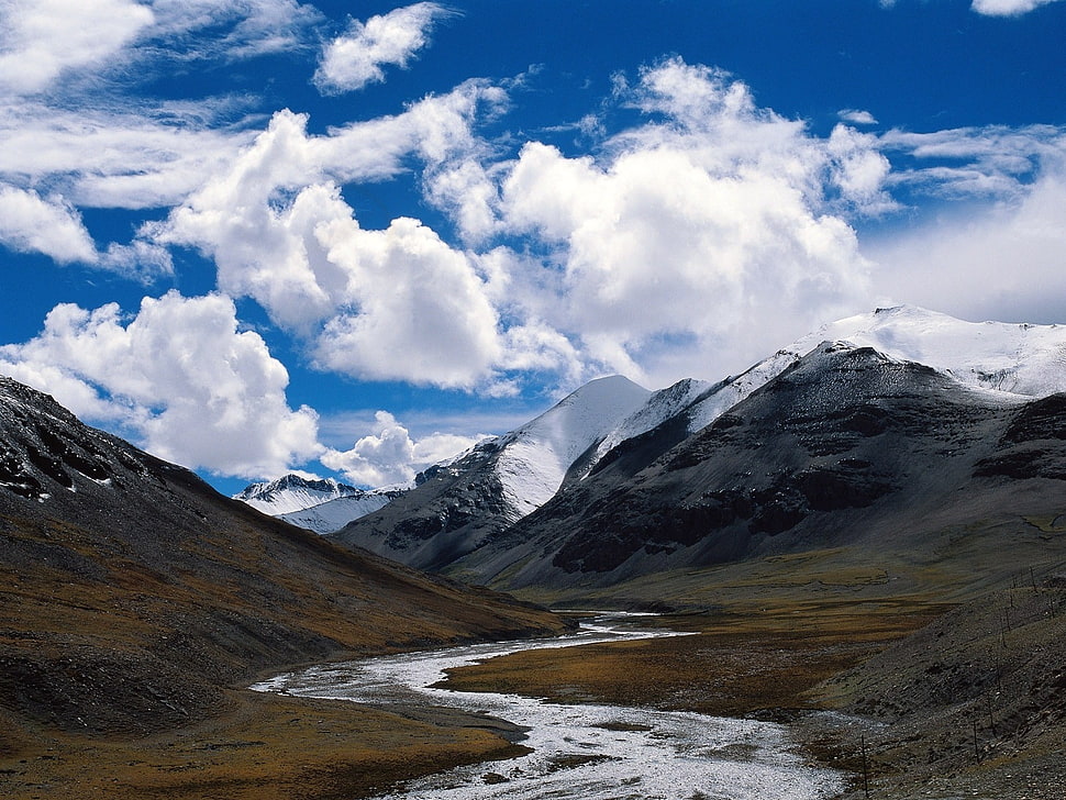 gray mountains under cloudy sky HD wallpaper