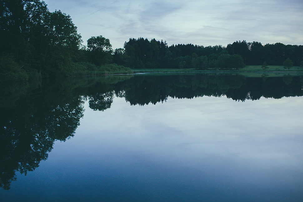 calm water during daytime HD wallpaper