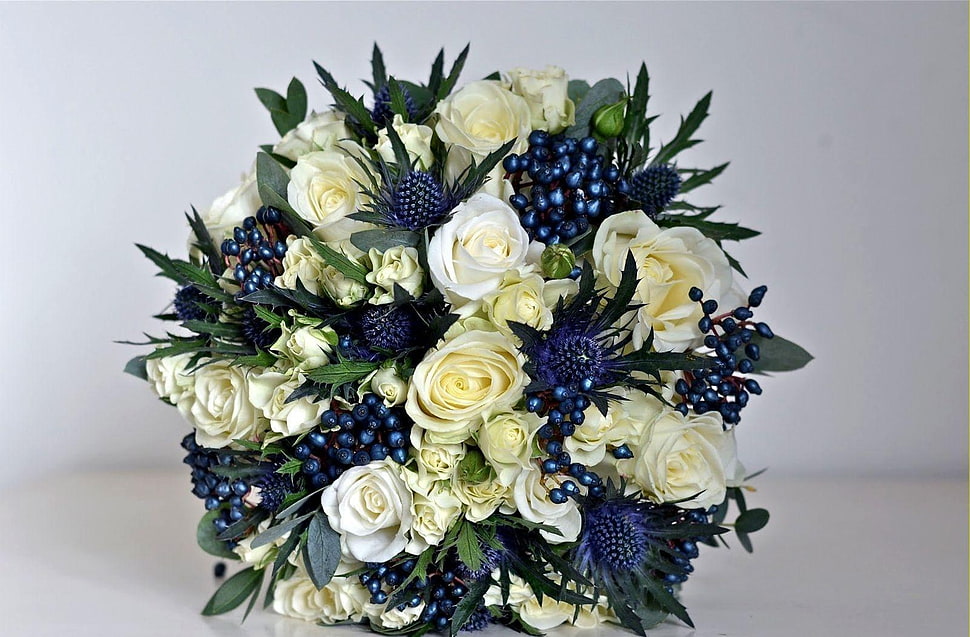 bouquet of white roses HD wallpaper