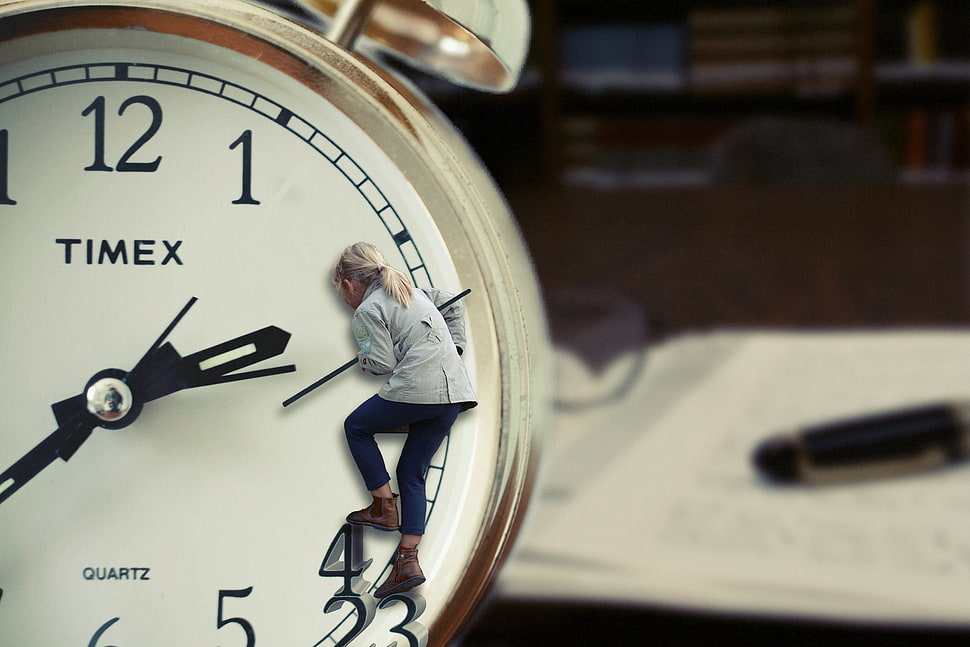 Timex analog clock at 2:38 HD wallpaper