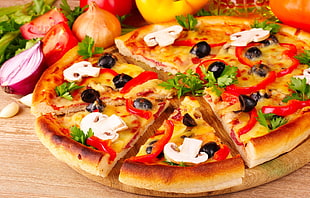 six cut of mushroom olive and chili pizza HD wallpaper