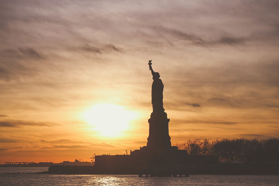 silhouette of Statue of Liberty HD wallpaper