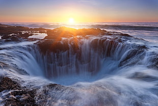 waterfalls during golden hour, Thor's Well, Oregon, sunset, sea HD wallpaper