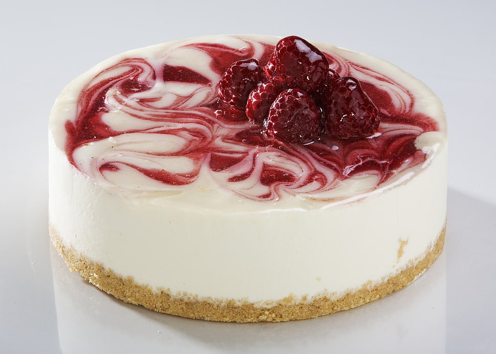 cake with strawberry and icing HD wallpaper