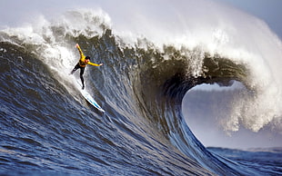 man surfing on sea waves HD wallpaper
