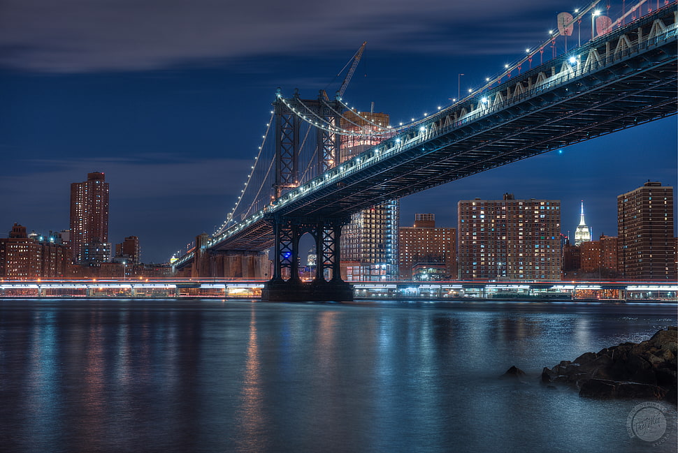 painting of Manhattan Bridge with lights during nighttime HD wallpaper