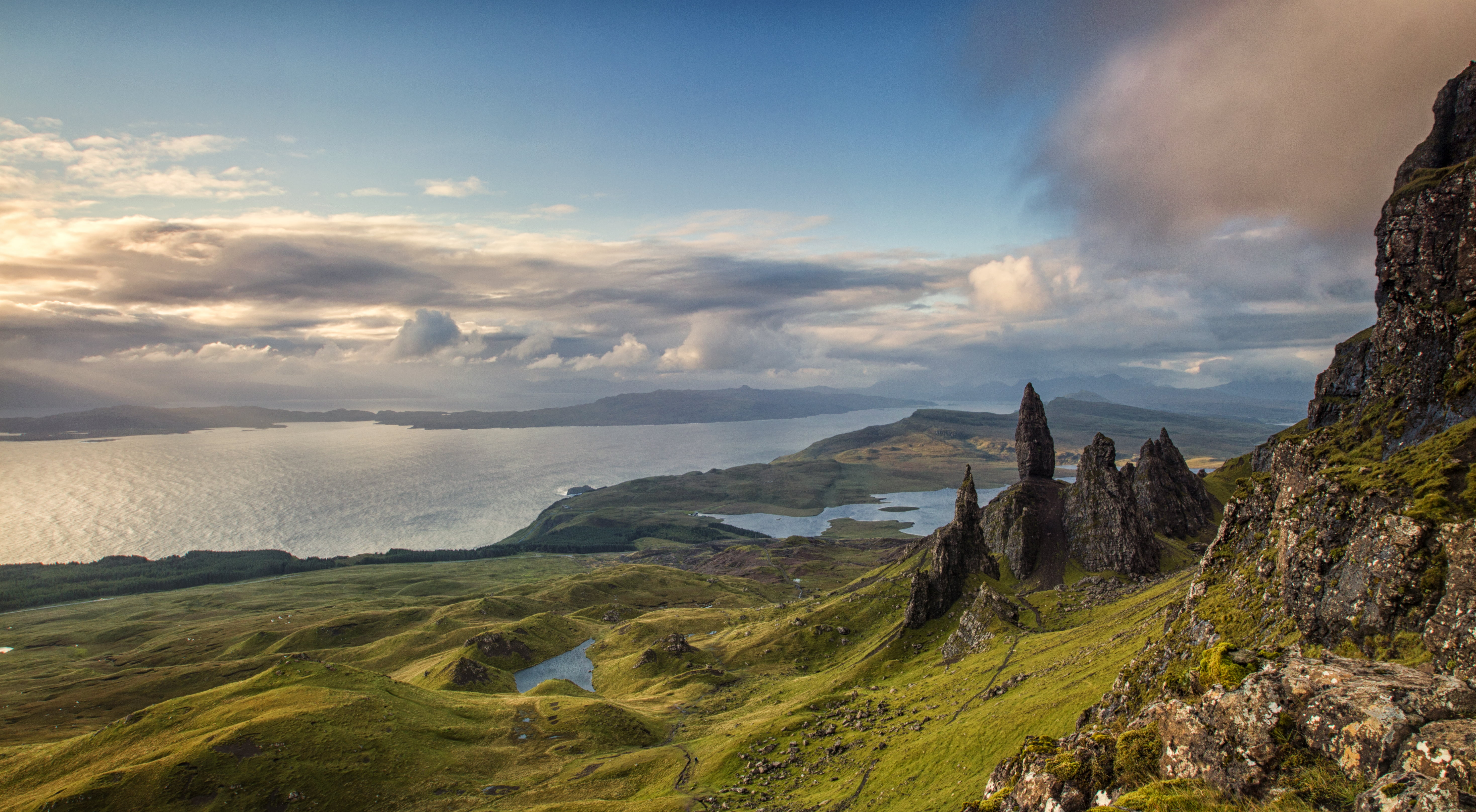 Scotland nature reserves. Шотландия Highlands. Кирримьюр Шотландия. Остров Скай Шотландия. Гора Скай Шотландия.
