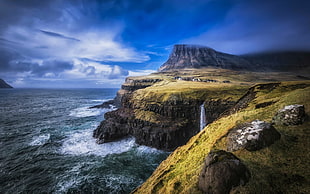 body of water near cliff, nature, Faroe Islands HD wallpaper