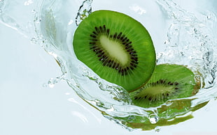 kiwi fruit, macro, fruit, kiwi (fruit), water HD wallpaper
