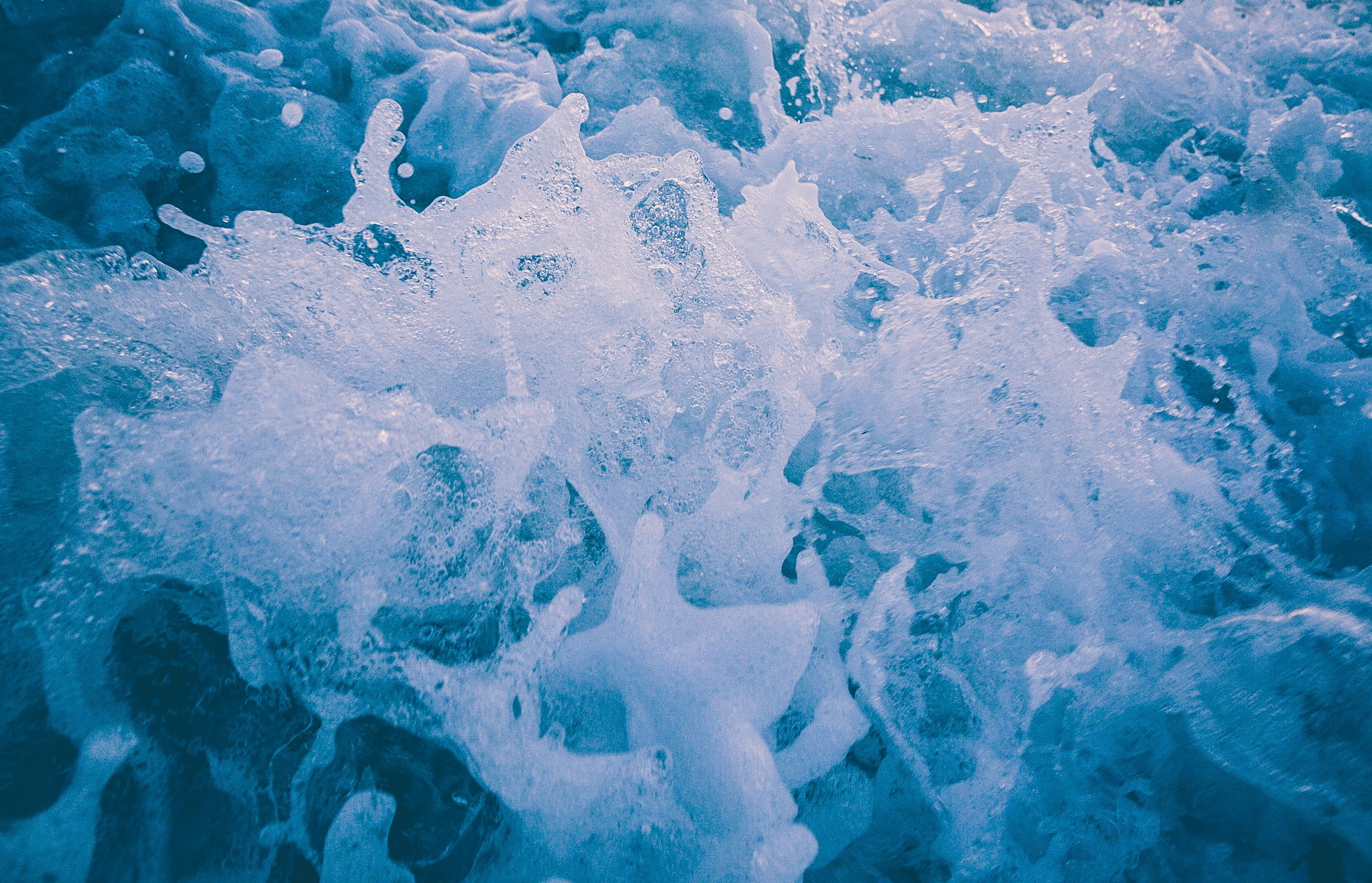 Океан покрытый льдом. Синий лед. Текстура льда. Ледяная вода. Голубой лед.
