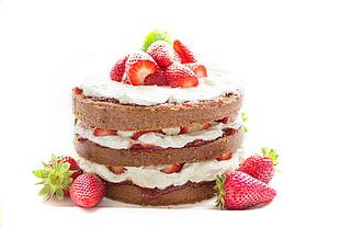 food photography of strawberry cake HD wallpaper
