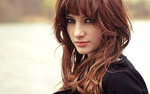 woman with brown hair wearing black top photo HD wallpaper