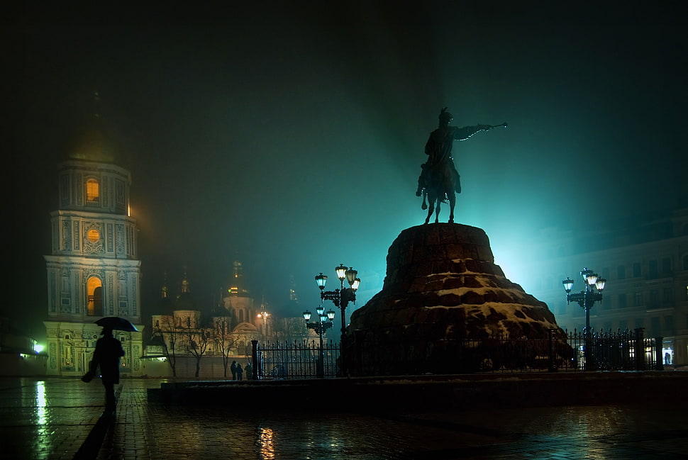 man ride statue on the part HD wallpaper