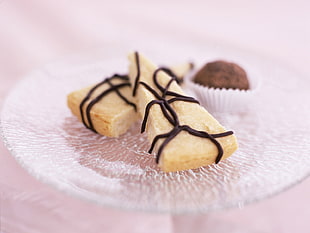 bake pastries with chocolate