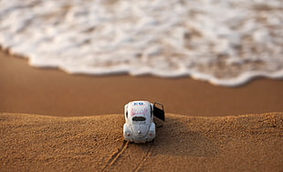 white Volkswagen Beetle car toy, beach, water, toys, macro