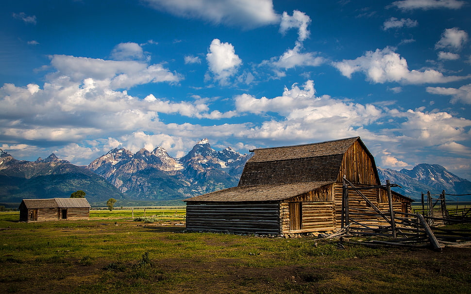 brown wooden barn under cloudy sky during daytime HD wallpaper