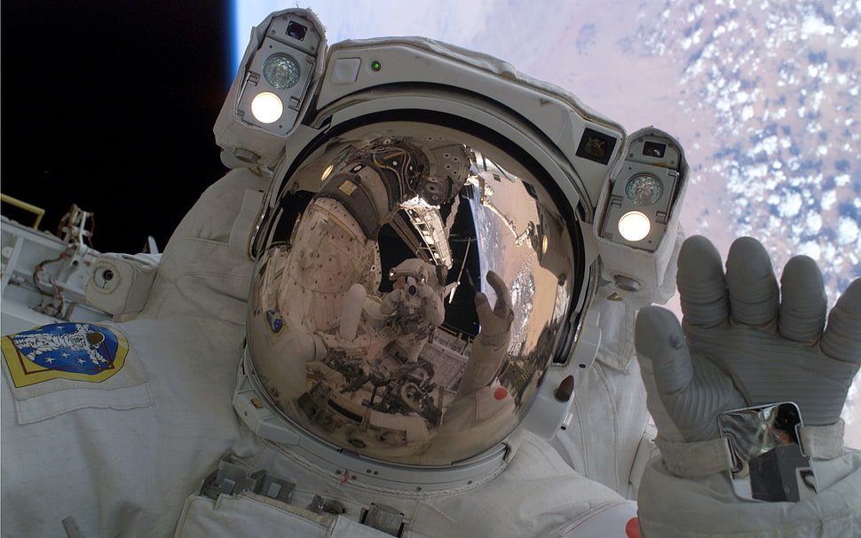 space, astronaut HD wallpaper