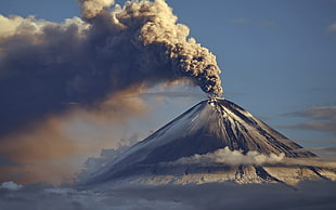 tall mount erupting gases HD wallpaper