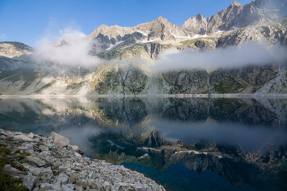 reflection photography of mountain range beside lake, lac HD wallpaper