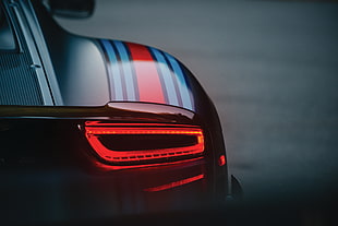 close up photography of car taillight