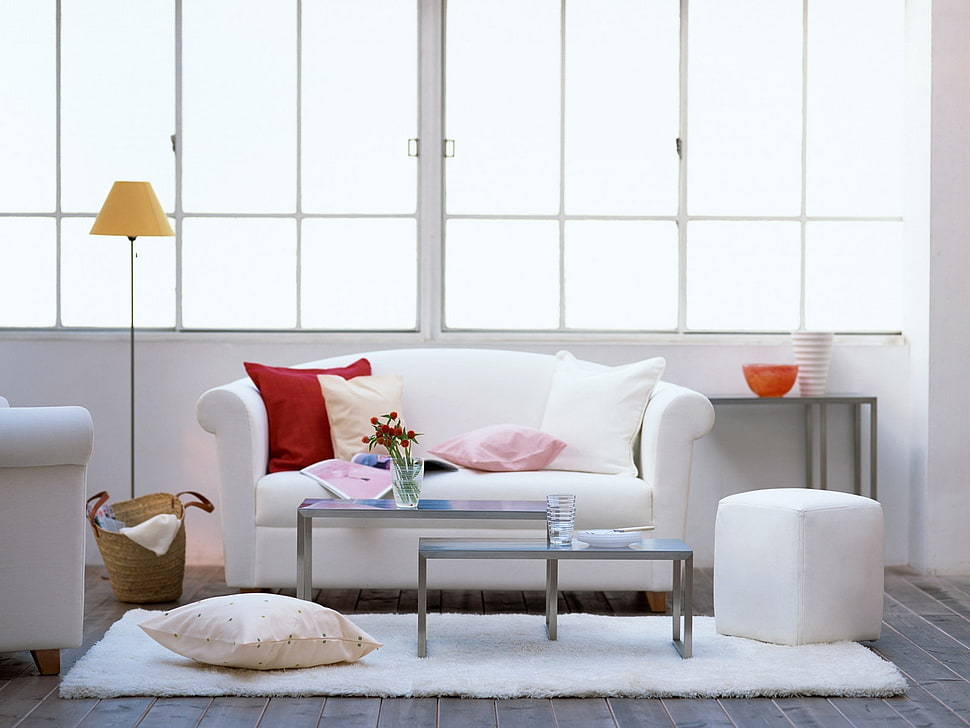 coffee tables between sofa set near window inside room at daytime HD wallpaper