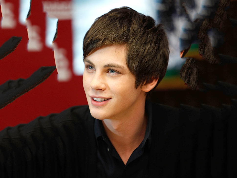 boy wearing black button-up long sleeved shirt HD wallpaper
