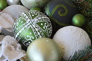 closed up photography of green and white baubles