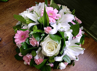 bouquet of white Rose and pink Daisy flowers