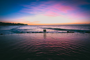 landscape photography, Couple, Sea, Sunset HD wallpaper