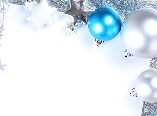 silver and blue Christmas baubles HD wallpaper