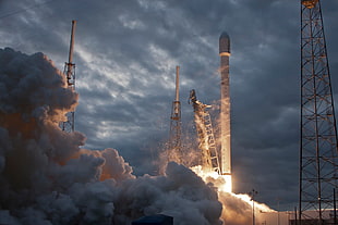 white rocket ship, SpaceX, rocket, Falcon 9, smoke