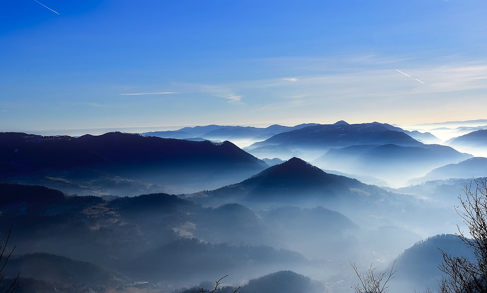 mountain under blue cloudy sunny sky HD wallpaper