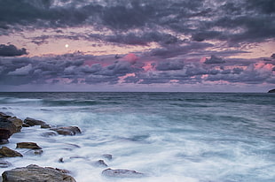 ocean under cloudy sky at sunset HD wallpaper