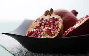 closeup photography of sliced pomegranate fruit HD wallpaper