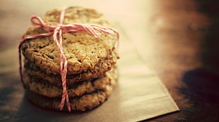 four cookies with pink yarn HD wallpaper