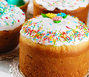 cupcake with white icing and sprinkles toppings