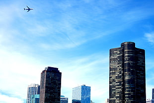 black high-rise building, Chicago, cityscape, skyscraper, aircraft