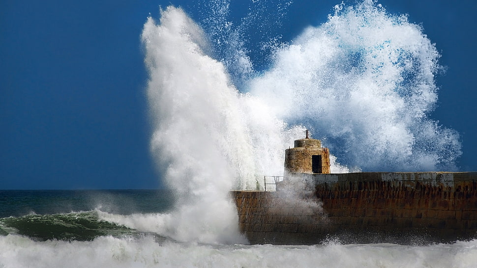 timelapse photo of rusted brown ship splashed with ocean's waves HD wallpaper