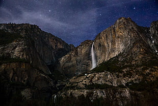 waterfalls in mountain during nighttime, yosemite HD wallpaper