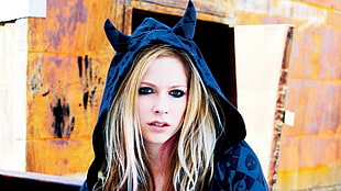 Avril Lavigne, Avril Lavigne