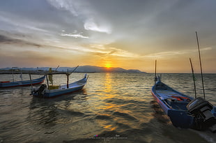 three boats on body of water during sunset HD wallpaper